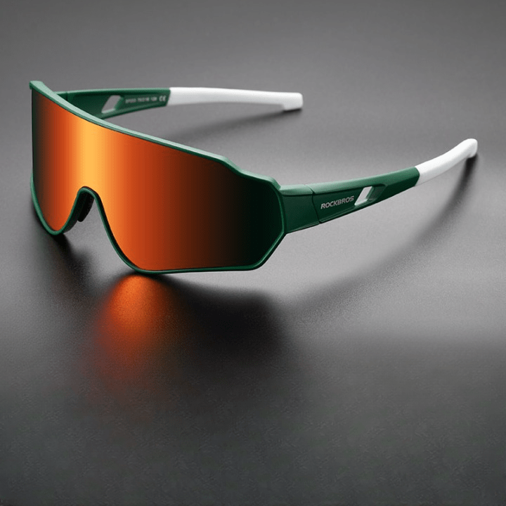 Adaptive tint cycling sunglasses
