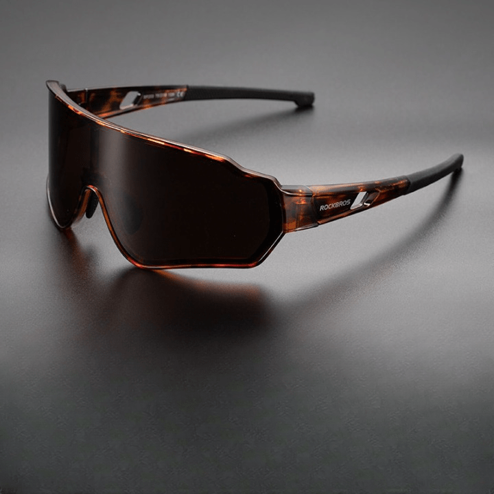 Photochromic Cycling Glasses