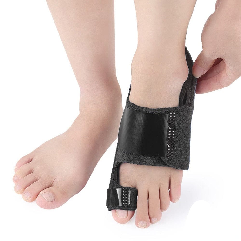 Top-down view illustrating how the rigid alignment corrector fits comfortably along the foot skeleton.